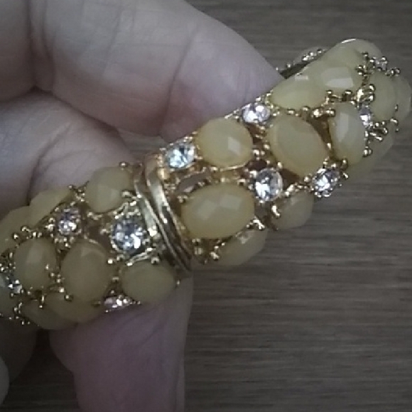 Cream Beaded Bracelet Set - Picture 2 of 2